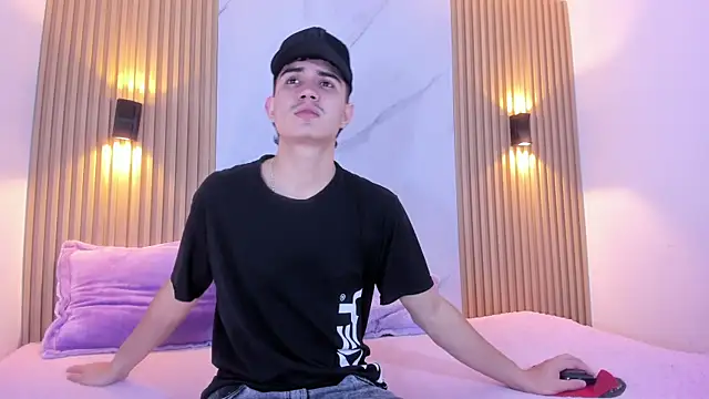 alejo gray online show from November 5, 2025, 3:17 am