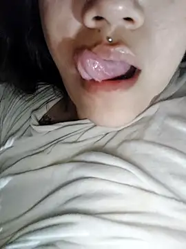 Camilu23 online show from February 1, 2026, 11:47 pm