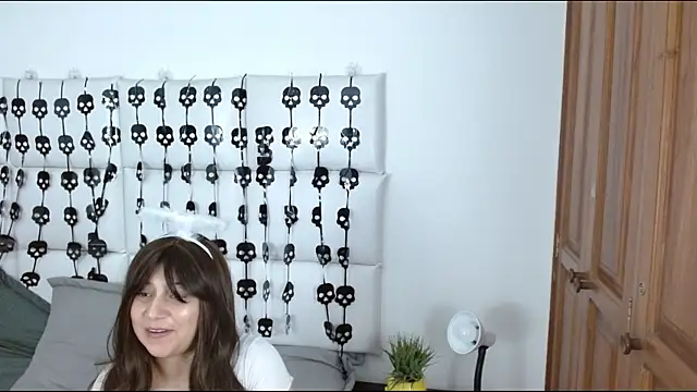 Caroline belle online show from November 1, 2025, 3:41 am