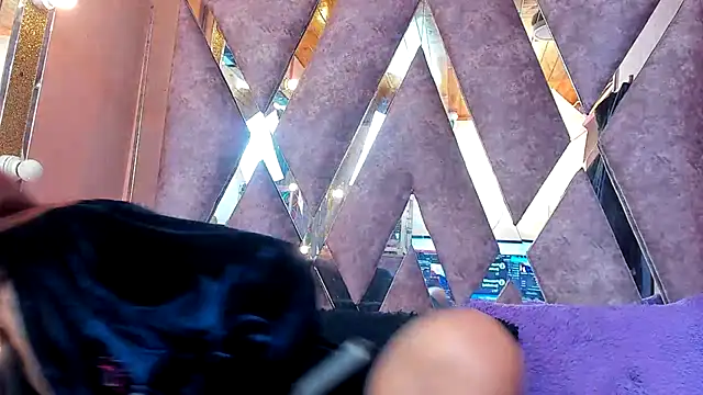 TIFANYYDIAZZ online show from December 17, 2025, 8:37 pm