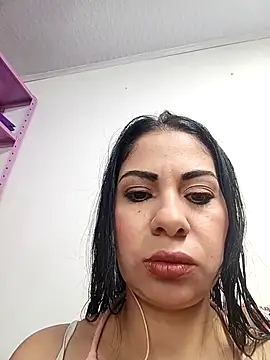 lunabellasarita online show from October 31, 2025, 7:04 pm