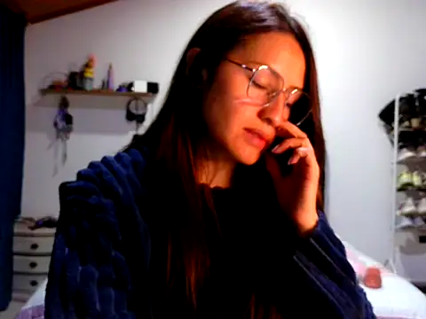 KendallTwisTx online show from November 29, 2025, 4:04 am