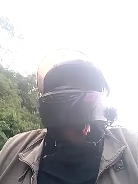 yuhenthr online show from October 30, 2025, 10:10 pm