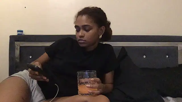 Coffeesyrup69 online show from November 17, 2025, 2:28 am