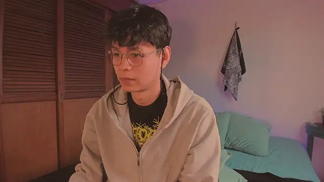 estmonnn online show from December 13, 2025, 10:26 pm