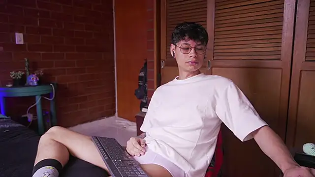 estmonnn online show from January 13, 2026, 2:00 pm