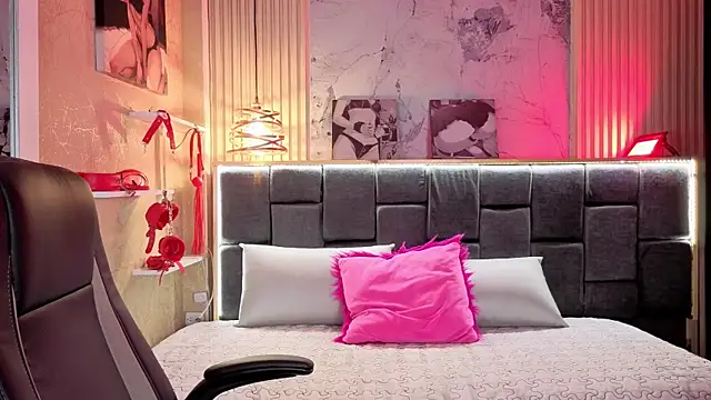 Snapshot of Im-Lola chatting on February 6, 2026, 11:08 pm Im-Lola online show from February 6, 2026, 11:08 pm