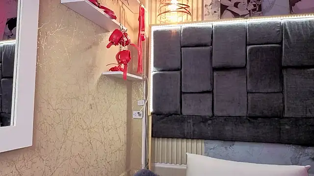 Snapshot of Im-Lola chatting on February 11, 2026, 12:15 am Im-Lola online show from February 11, 2026, 12:15 am