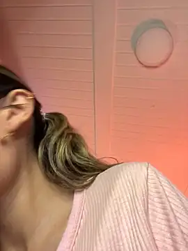 Snapshot of Im-Lola chatting on February 25, 2026, 8:18 pm Im-Lola online show from February 25, 2026, 8:18 pm