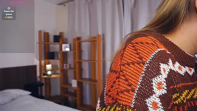 DierdreJacobsohn online show from December 19, 2025, 6:42 am