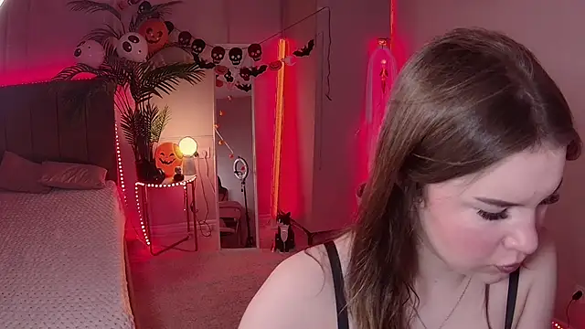 Snapshot of Alice_Bloome chatting on November 1, 2025, 5:42 am Alice Bloome online show from November 1, 2025, 5:42 am