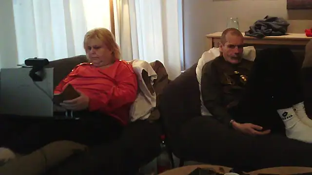 Sylviastar46 online show from November 27, 2025, 8:38 am