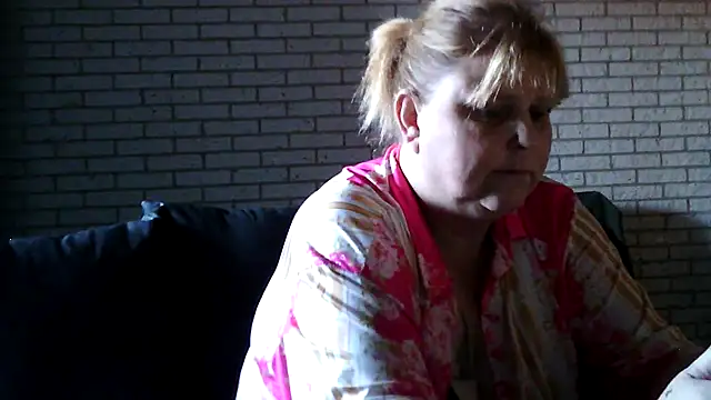 Sylviastar46 online show from April 7, 2026, 7:09 am