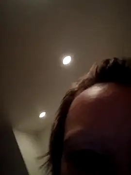 Karebearz1 online show from November 11, 2025, 9:09 am