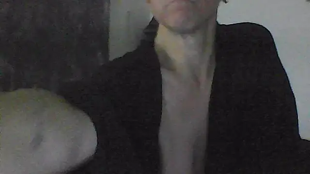 Karebearz1 online show from April 16, 2026, 11:33 am