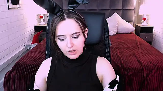 IreneBailey online show from November 23, 2025, 9:20 am