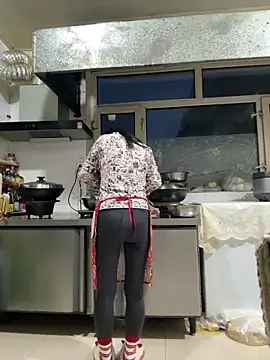 aniani11 online show from February 12, 2026, 9:04 am