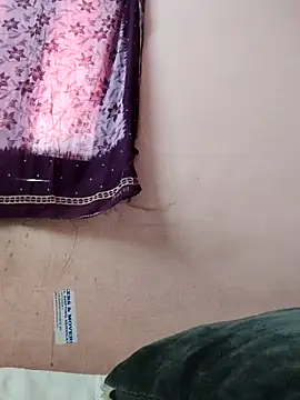 Snapshot of pujapujarrrr chatting on November 4, 2025, 8:35 am pujapujarrrr online show from November 4, 2025, 8:35 am