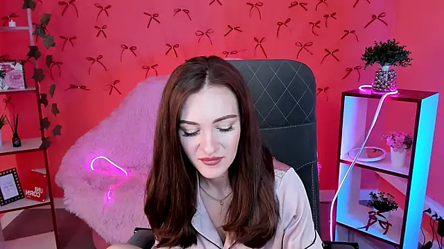 EdnaThomus online show from November 8, 2025, 9:31 am