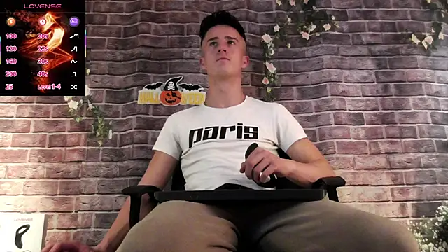 Snapshot of SirReedd chatting on October 31, 2025, 5:58 pm SirReedd online show from October 31, 2025, 5:58 pm