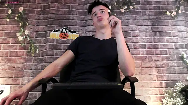 Snapshot of SirReedd chatting on November 1, 2025, 5:59 pm SirReedd online show from November 1, 2025, 5:59 pm