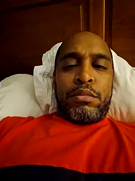 Snapshot of TraddyZaddy chatting on October 30, 2025, 3:19 am TraddyZaddy online show from October 30, 2025, 3:19 am