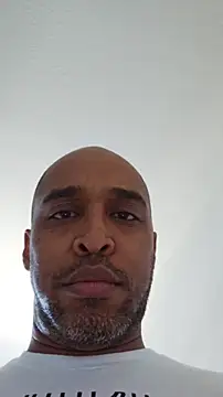 Snapshot of TraddyZaddy chatting on November 6, 2025, 8:43 pm TraddyZaddy online show from November 6, 2025, 8:43 pm