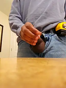 Snapshot of TraddyZaddy chatting on December 2, 2025, 6:14 pm TraddyZaddy online show from December 2, 2025, 6:14 pm