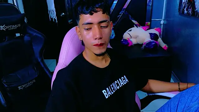 Snapshot of darwinandbrayann chatting on November 11, 2025, 10:32 pm darwinandbrayann online show from November 11, 2025, 10:32 pm