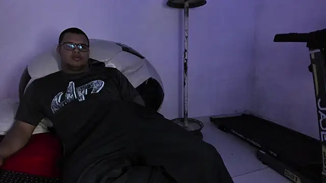 LucassFoster online show from November 7, 2025, 4:12 am