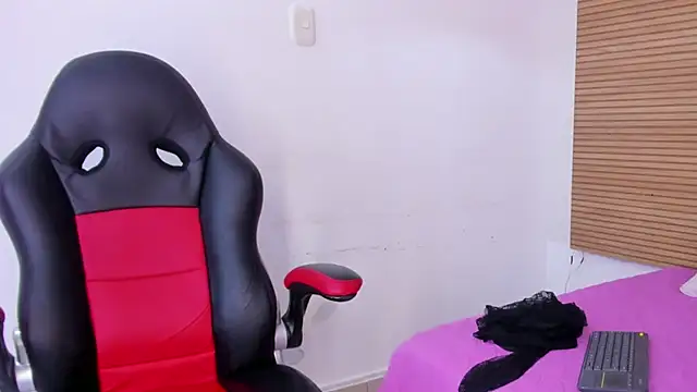  ElaMoore  online show from November 7, 2025, 3:39 am