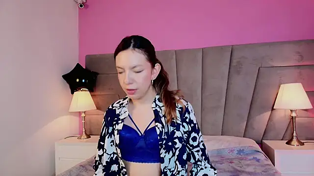 Snapshot of kittyblooms chatting on November 29, 2025, 12:30 pm kittyblooms online show from November 29, 2025, 12:30 pm