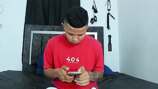 Steven19 LatinBoy online show from November 8, 2025, 11:43 am