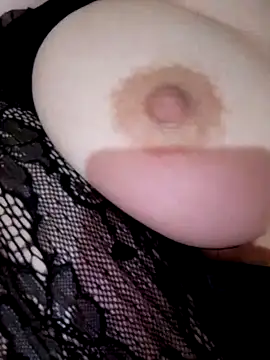 Snapshot of Nouna-loca chatting on November 5, 2025, 4:34 am Nouna-loca online show from November 5, 2025, 4:34 am