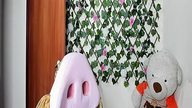 melani ferraraa  online show from November 1, 2025, 7:10 am