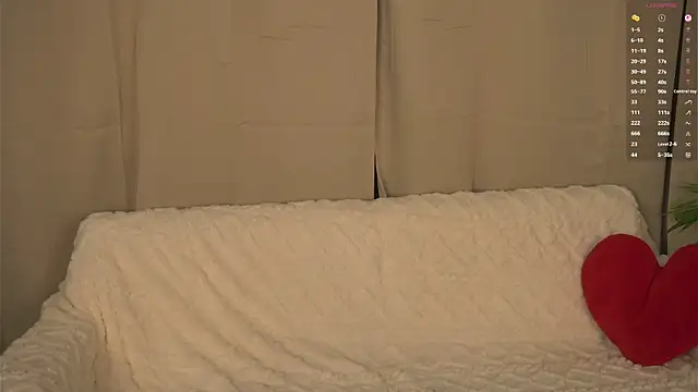 tinyanie online show from April 6, 2026, 8:43 pm