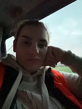 MOLO-ko online show from November 3, 2025, 4:08 pm