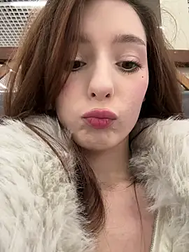 LilluKatten online show from December 15, 2025, 9:24 am