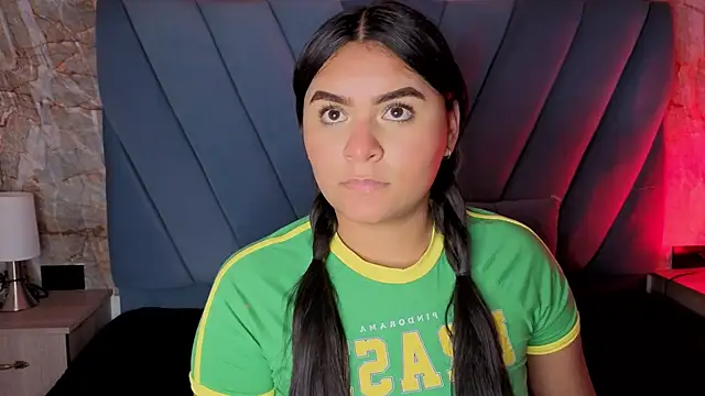 amarahanks1 online show from November 12, 2025, 3:45 pm