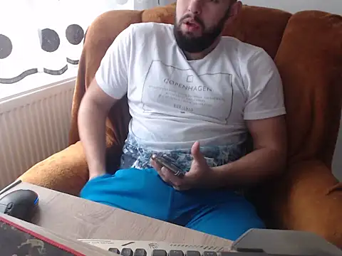 strongcoffee10 online show from November 12, 2025, 7:20 am