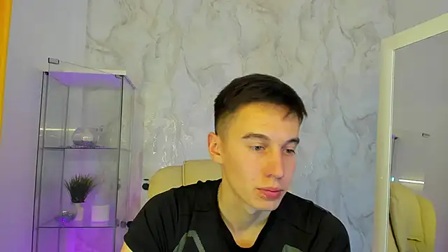 MarkKullen online show from November 3, 2025, 5:03 pm