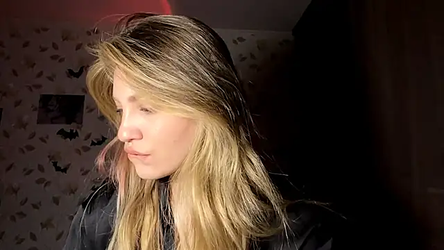 Snapshot of OrethaEredia chatting on November 1, 2025, 3:14 pm OrethaEredia online show from November 1, 2025, 3:14 pm