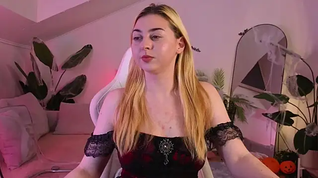 Snapshot of dreamyhannah chatting on October 31, 2025, 5:14 pm dreamyhannah online show from October 31, 2025, 5:14 pm