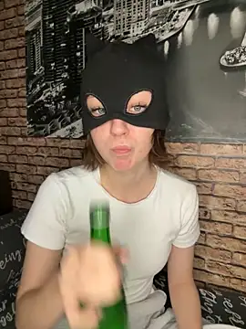 bunnyria1 online show from November 17, 2025, 4:24 pm