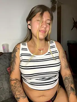 Snapshot of Crystall_15 chatting on January 16, 2026, 1:31 am Crystall 15 online show from January 16, 2026, 1:31 am