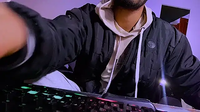 3v1l online show from June 9, 2026, 7:47 pm