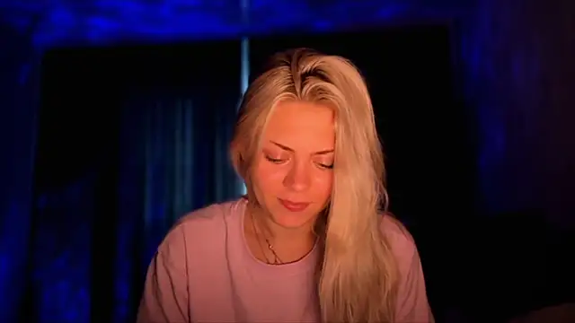 alisaoceaneeyes online show from November 3, 2025, 1:12 pm