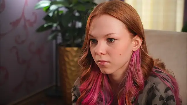 LllaDier online show from November 2, 2025, 4:59 am