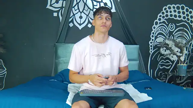 AlessioVitale online show from January 10, 2026, 12:18 pm