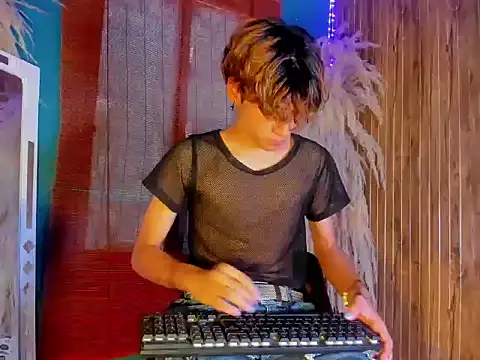 Leo Glow online show from December 19, 2025, 12:45 pm